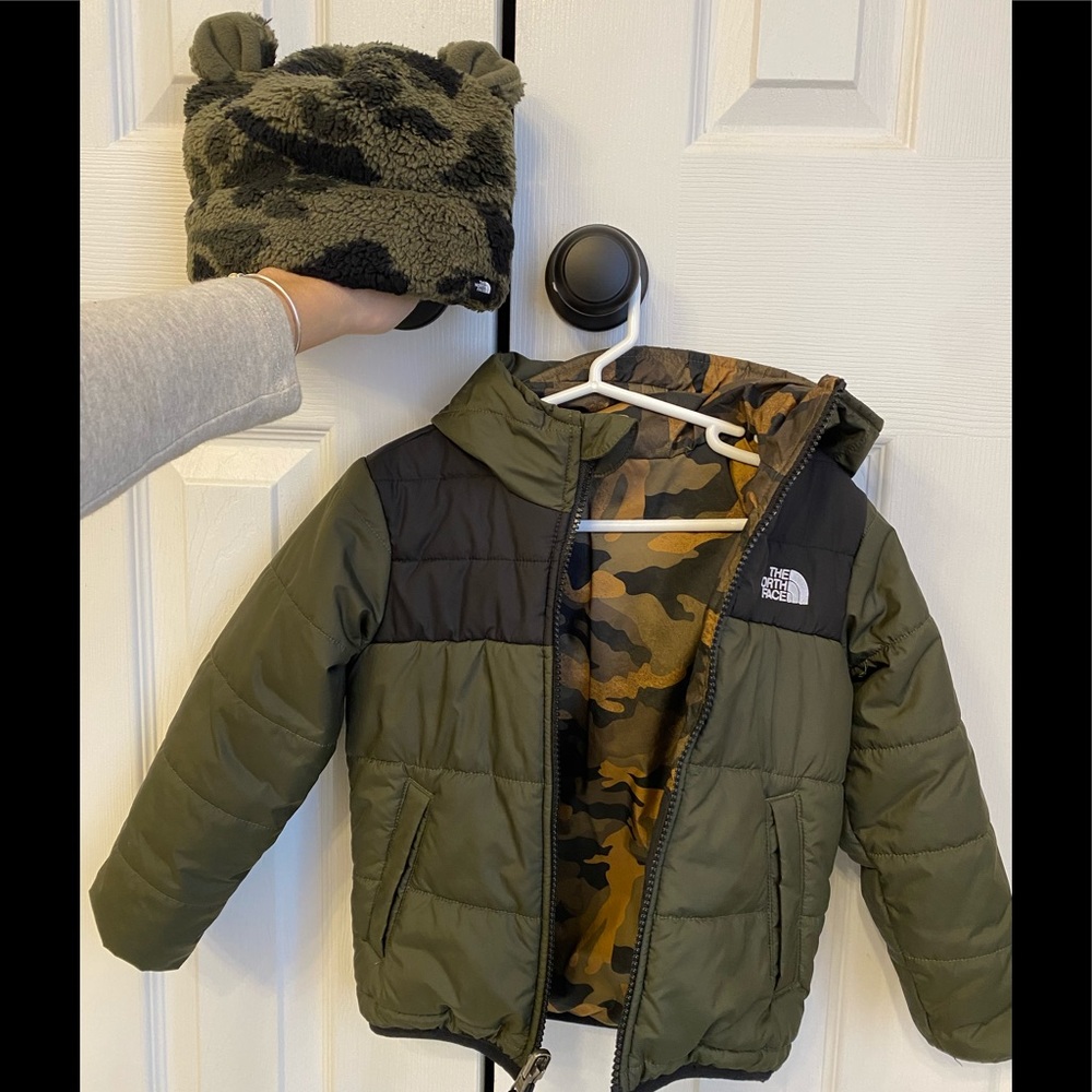North face reversible jacket and matching hat.